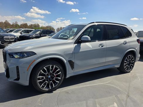 New 2026 BMW X5 M60i image 7