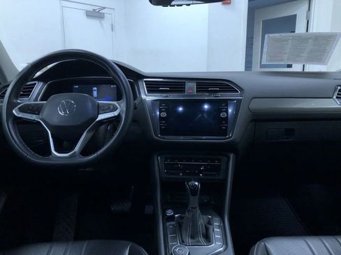 Used 2022 Volkswagen Tiguan SE image 18