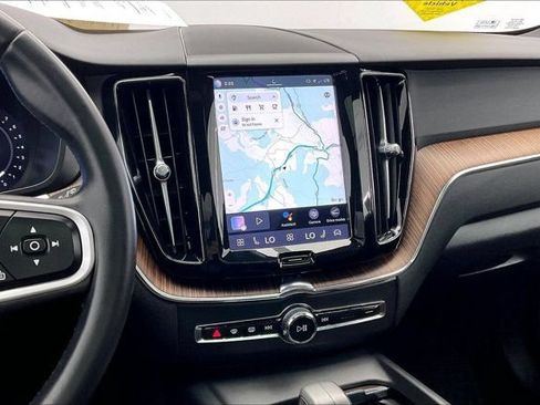 Used 2022 Volvo XC60 B5 Momentum AWD/4WD image 5