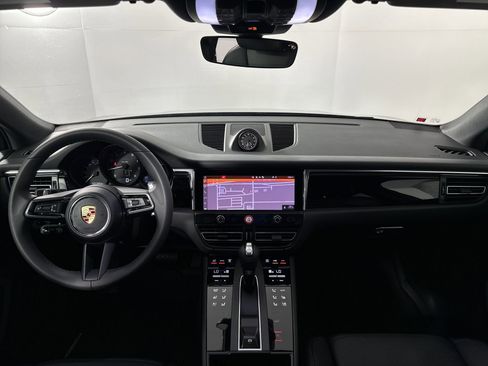 Certified 2025 Porsche Macan image 25