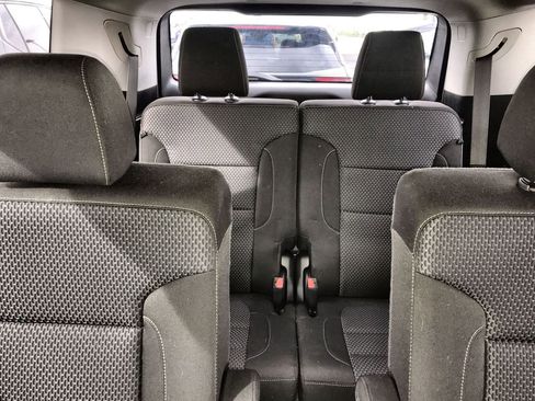 Used 2023 GMC Acadia SLE w/ Driver Convenience Package FWD image 22