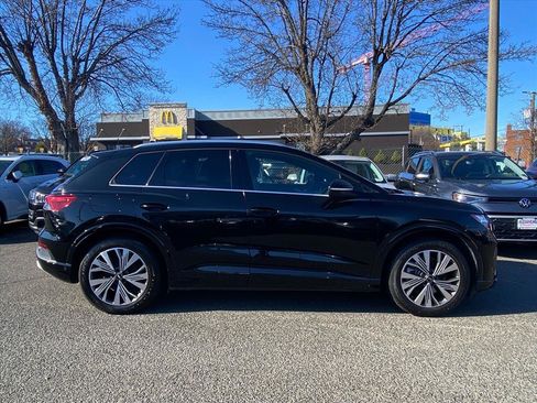 Used 2023 Audi Q4 e-tron Premium Plus w/ Premium Plus image 2