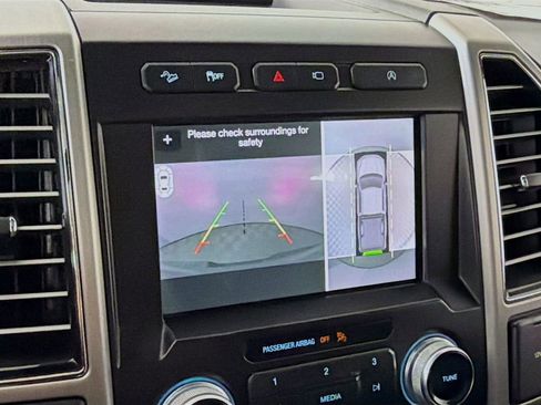 Used 2019 Ford F150 Platinum w/ Equipment Group 701A Luxury image 19