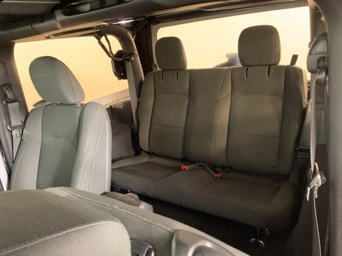 Used 2018 Jeep Wrangler Sport image 28