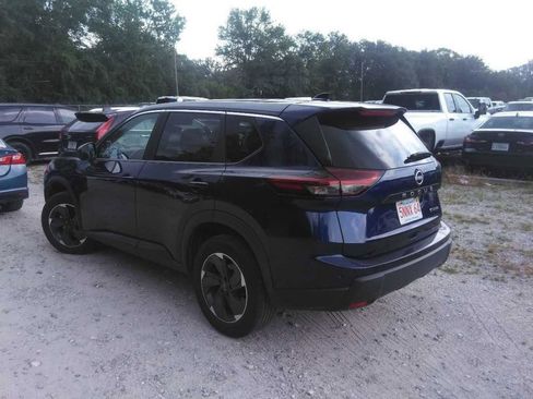 Used 2024 Nissan Rogue SV AWD/4WD image 2