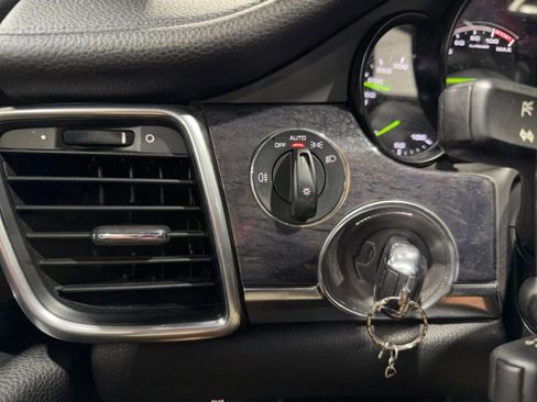 Used 2014 Porsche Panamera S image 28