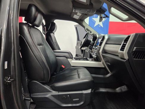 Used 2020 Ford F250 Lariat w/ Chrome Package image 8