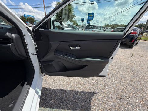 Used 2024 Nissan Sentra SV FWD image 38