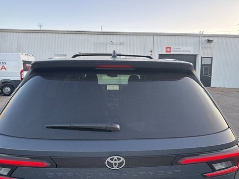 Used 2025 Toyota Grand Highlander AWD image 5