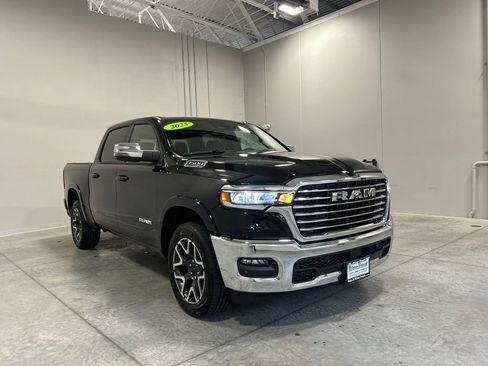 Used 2025 RAM 1500 Laramie AWD/4WD image 4