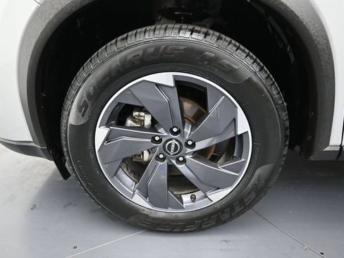 Used 2025 Nissan Rogue SV FWD image 9