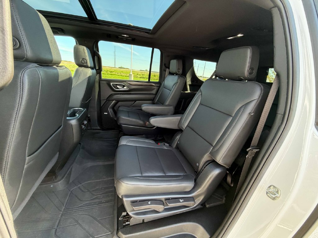Used 2024 Chevrolet Suburban Z71 w/ Luxury Package AWD/4WD image 20