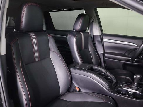 Used 2019 Toyota Highlander SE AWD/4WD image 29