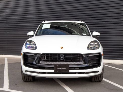 Certified 2026 Porsche Macan AWD/4WD image 10