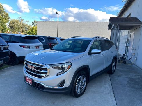 Used 2020 GMC Terrain SLT w/ Preferred Package AWD/4WD image 3