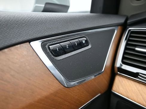 Used 2025 Volvo XC90 B6 Plus image 30