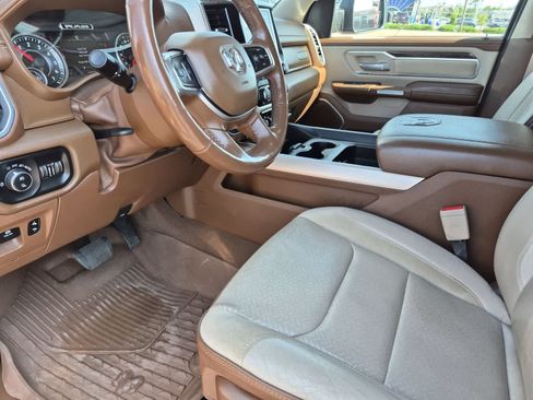 Used 2019 RAM 1500 Laramie AWD/4WD image 2
