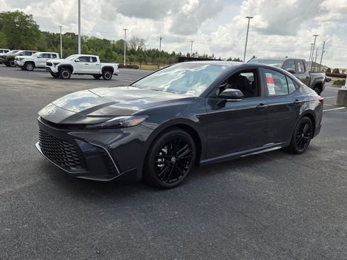 New 2026 Toyota Camry SE FWD image 3