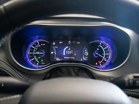 Used 2024 Chrysler Pacifica Limited FWD image 24