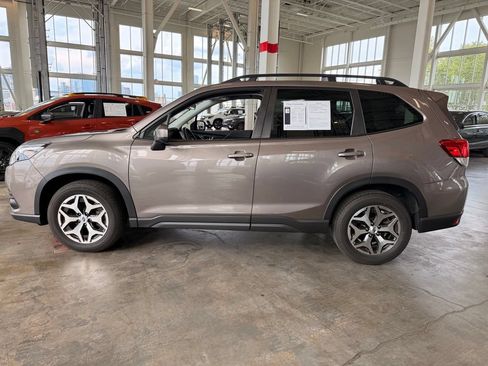 Used 2023 Subaru Forester Premium AWD/4WD image 6