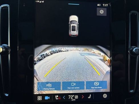 Used 2025 Volvo XC40 B5 Core image 24