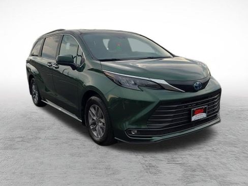 Certified 2025 Toyota Sienna XLE w/ XLE Plus Package AWD/4WD image 3