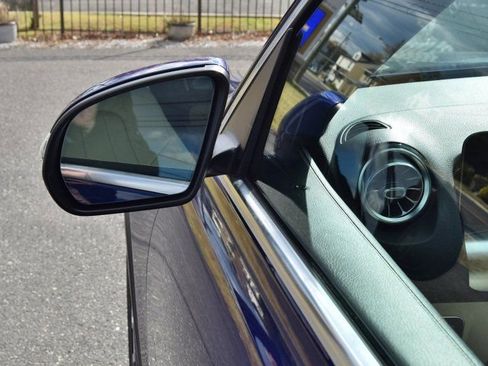 Used 2021 Mercedes-Benz GLB 250 4MATIC w/ Premium Package image 12