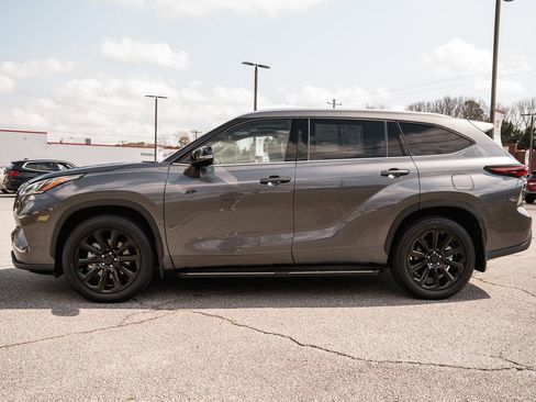 Used 2024 Toyota Highlander Limited image 4