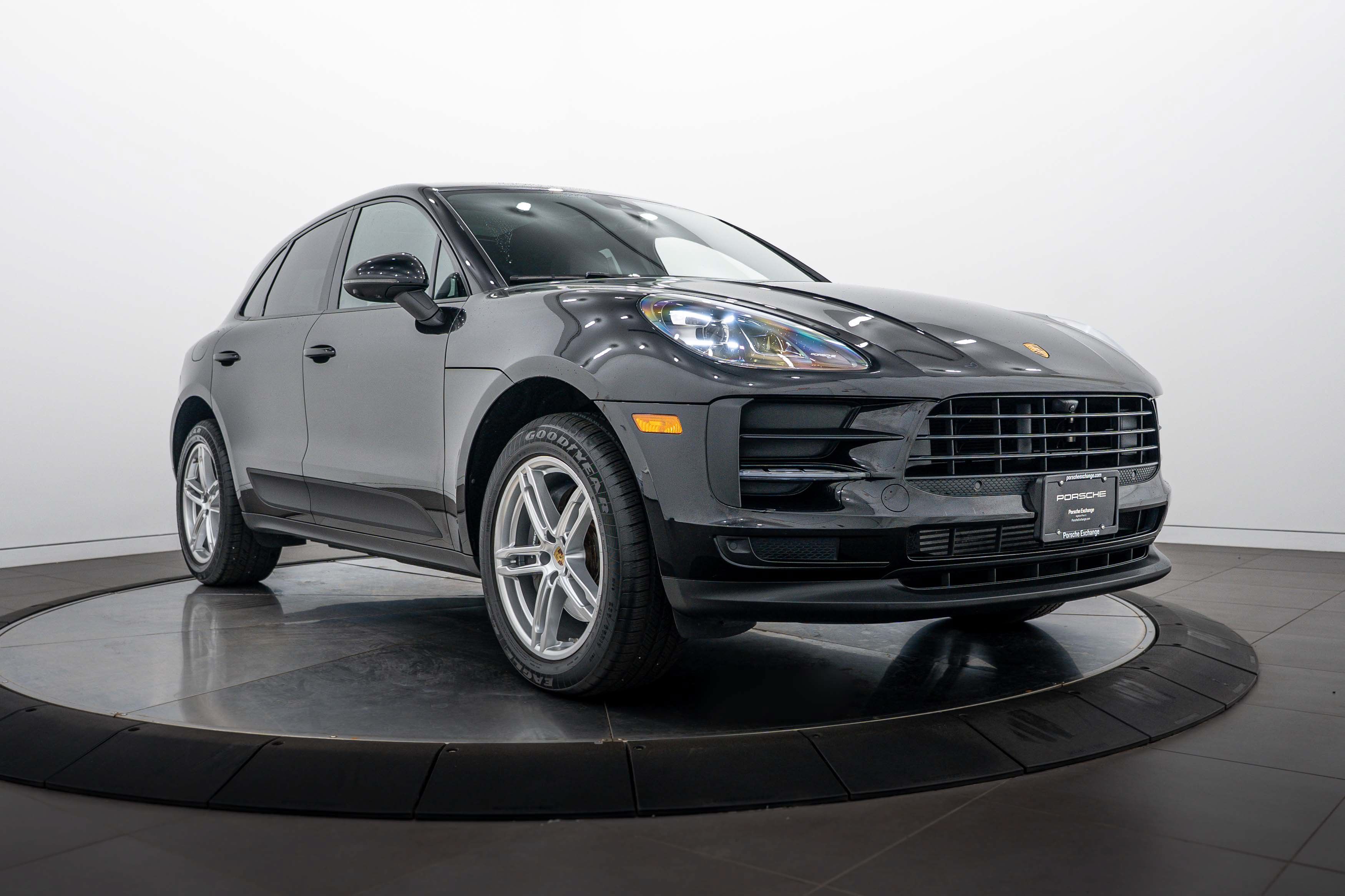 Certified 2021 Porsche Macan AWD/4WD image 9