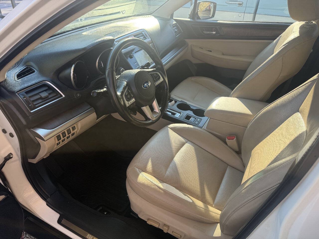 Used 2016 Subaru Outback 2.5i Limited AWD/4WD image 3