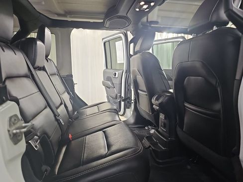 Used 2020 Jeep Wrangler Unlimited Sahara w/ Dual Top Group AWD/4WD image 14