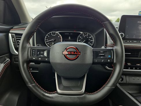 Certified 2025 Nissan Rogue SV image 12