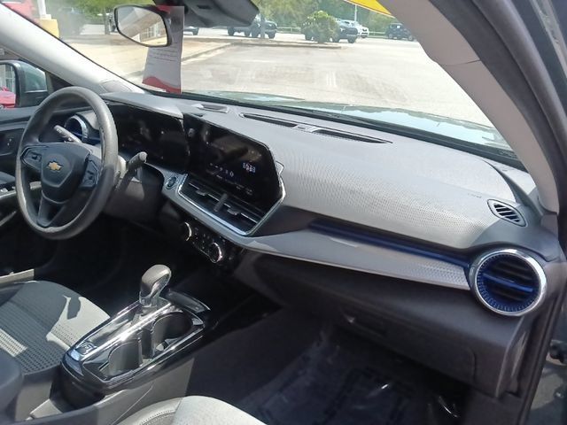 Used 2025 Chevrolet Trax LT FWD image 31