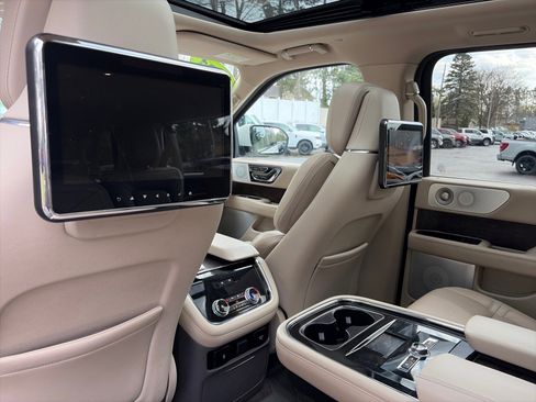 Used 2021 Lincoln Navigator L Reserve AWD/4WD image 11