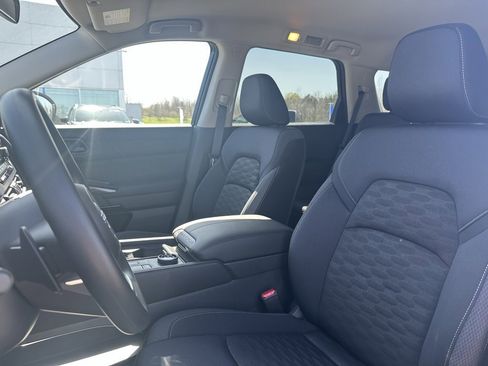 Certified 2025 Nissan Pathfinder S image 11