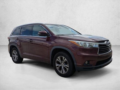 Used 2015 Toyota Highlander XLE image 3
