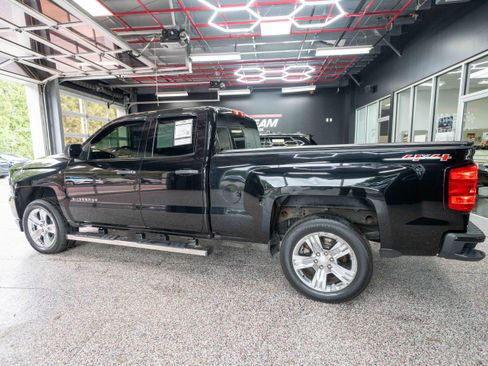 Used 2017 Chevrolet Silverado 1500 Custom w/ Custom Convenience Package AWD/4WD image 2