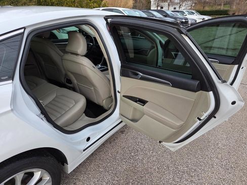 Used 2019 Ford Fusion SEL image 12