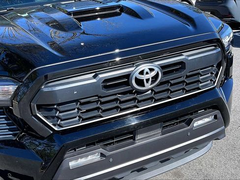 Used 2024 Toyota Tacoma TRD Sport w/ TRD Sport Upgrade Package image 28