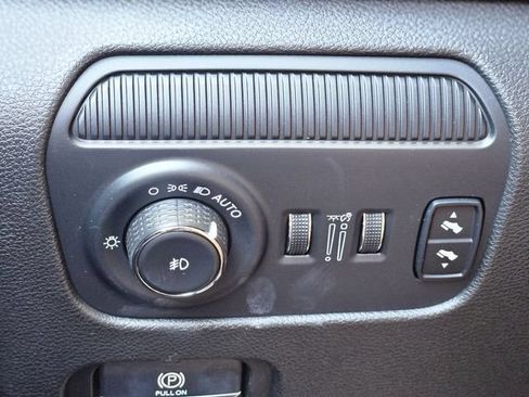 Used 2024 Jeep Wagoneer L Series II RWD image 20