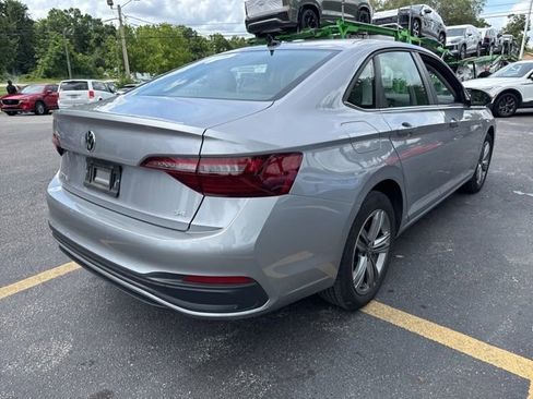 Used 2024 Volkswagen Jetta SE FWD image 6