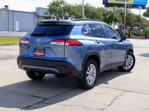 Used 2025 Toyota Corolla Cross LE FWD image 3