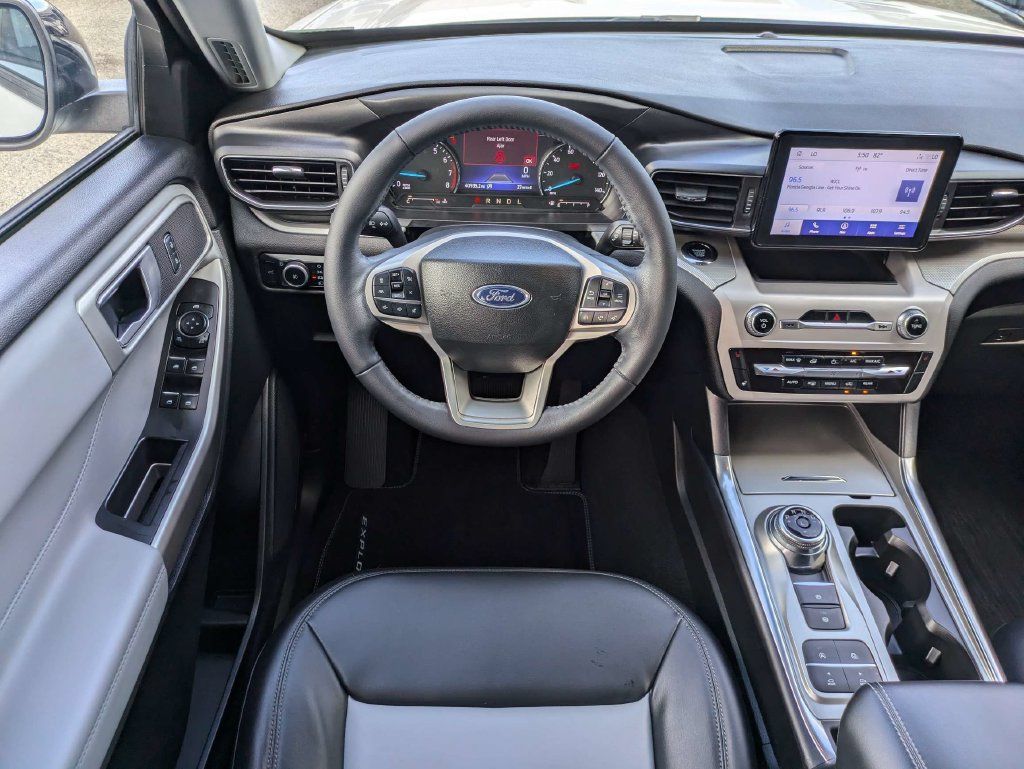 Used 2023 Ford Explorer XLT w/ Equipment Group 202A RWD image 17