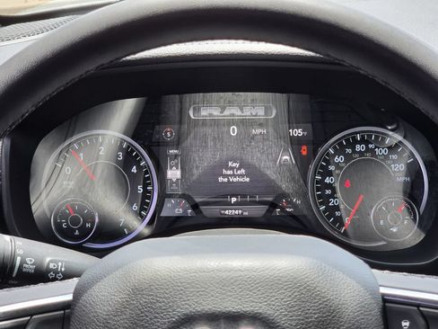 Used 2025 RAM 1500 Laramie AWD/4WD image 15