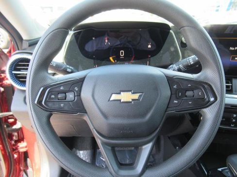 Used 2024 Chevrolet Trax LT FWD image 20