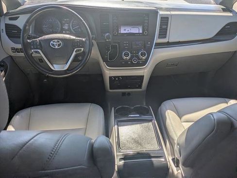 Used 2020 Toyota Sienna XLE Premium image 20