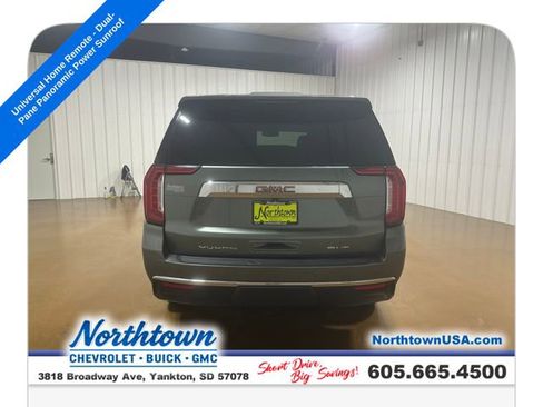 Used 2023 GMC Yukon SLT w/ SLT Premium Package AWD/4WD image 4