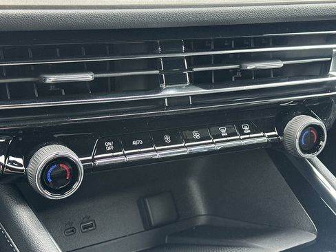 New 2025 Chevrolet Traverse LT w/ Enhanced Driving Package image 25