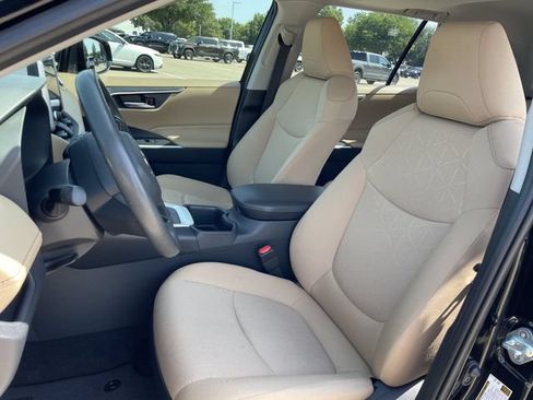 Used 2025 Toyota RAV4 XLE w/ Convenience Package AWD/4WD image 26