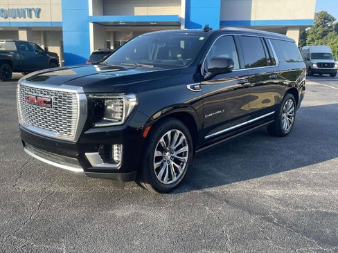 Used 2021 GMC Yukon XL Denali w/ Denali Ultimate Package AWD/4WD image 7
